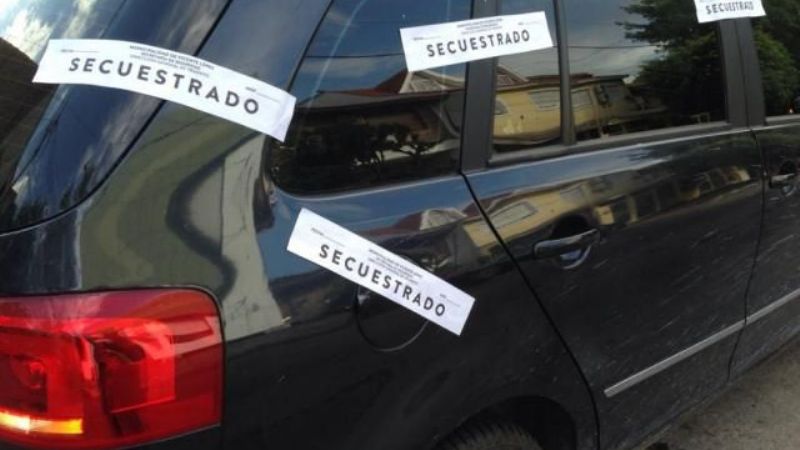 Encuentran abandonado, auto que fue robado de un taller mecánico