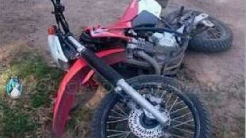 Policía se cayó de la moto cuando perseguía a un conductor fugado