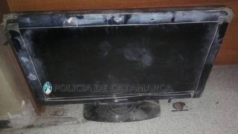 Secuestran un auto abandonado con elementos robados