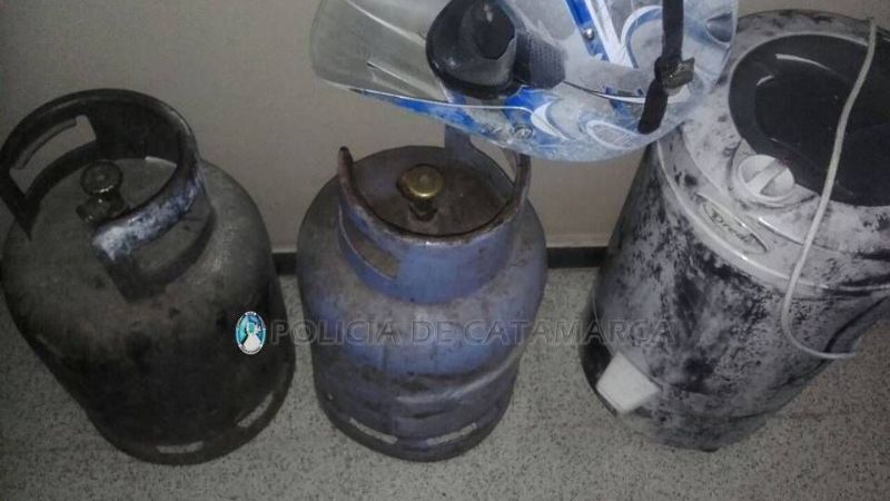 Secuestran un auto abandonado con elementos robados