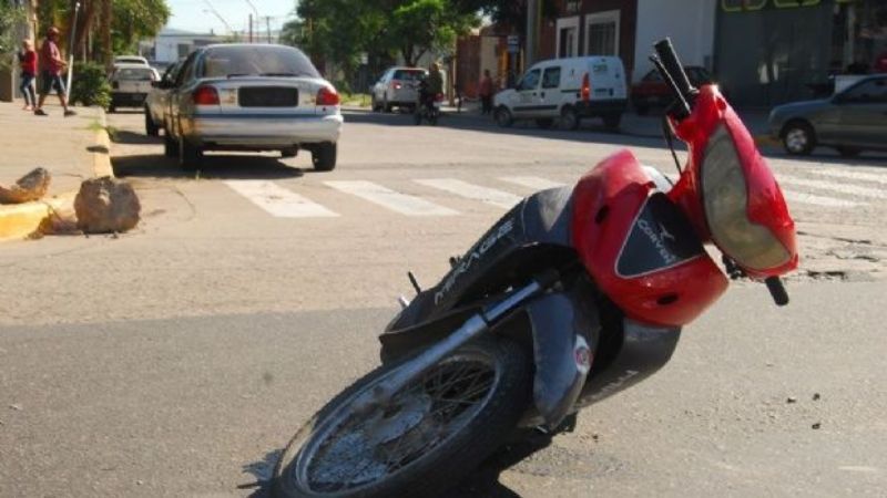 Joven herido tras protagonizar un choque con su moto