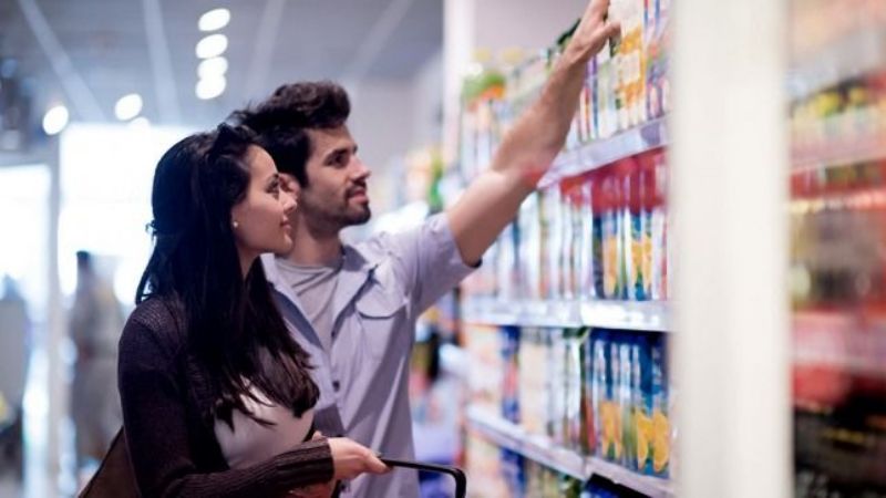 Aseguran que los planes sociales frenan la caída del consumo