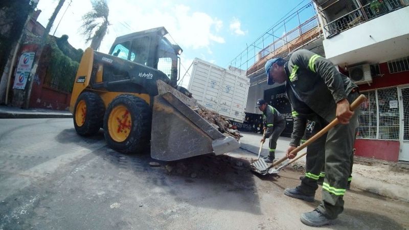 Construcción y refacción de veredas en calle Salta