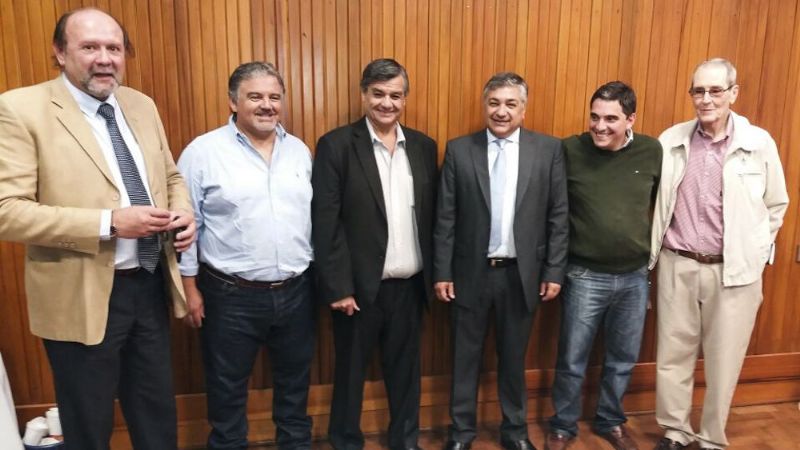 El senador Seco en la apertura de sobres para la repavimentación de la ruta 4