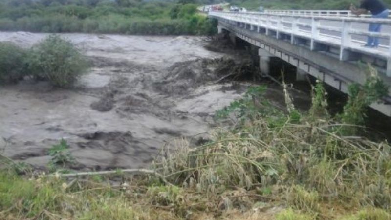 Ruta 38: Restringen el tránsito por creciente del río Paclín