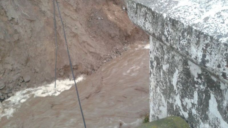 Se desprendió el terraplén del puente de La Merced