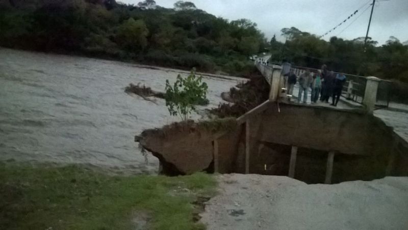 Se desprendió el terraplén del puente de La Merced