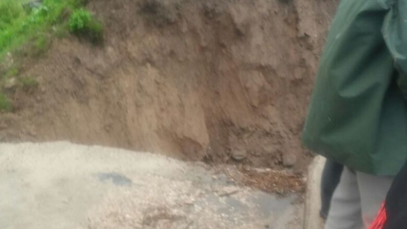 Se desprendió el terraplén del puente de La Merced