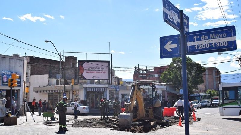 Continúan los trabajos en Av. Güemes esquina 1° de Mayo