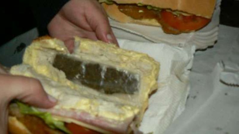 Llevó un sandwich con pastillas a la comisaría
