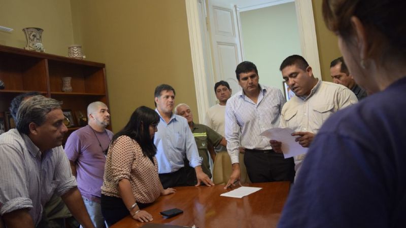 Jalil firmó el aumento de 3000 pesos