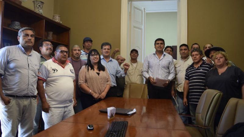 Jalil firmó el aumento de 3000 pesos