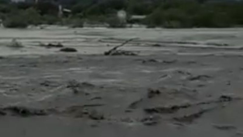 Sin energía por torres caídas