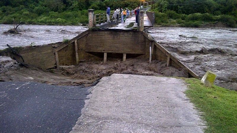 Tránsito habilitado con precaución a la altura del Río Paclín