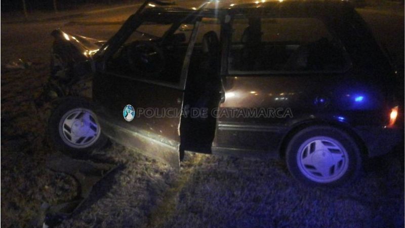 Septuagenario herido y auto destrozado
