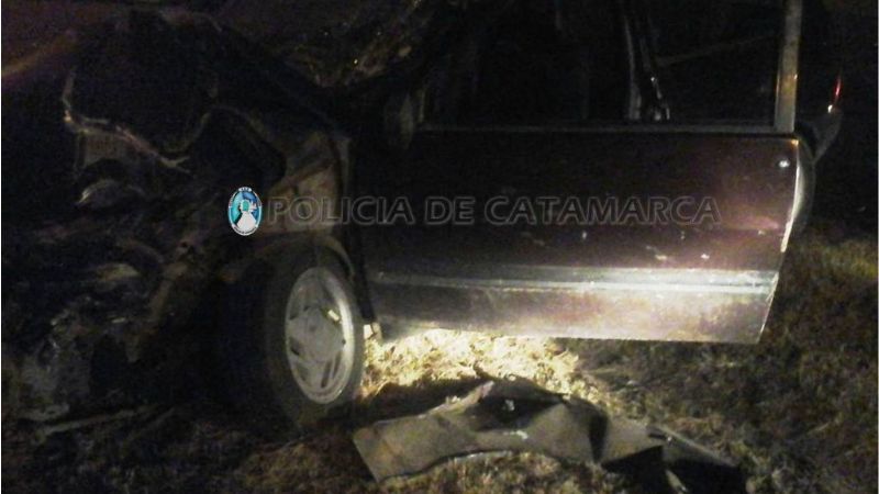 Septuagenario herido y auto destrozado