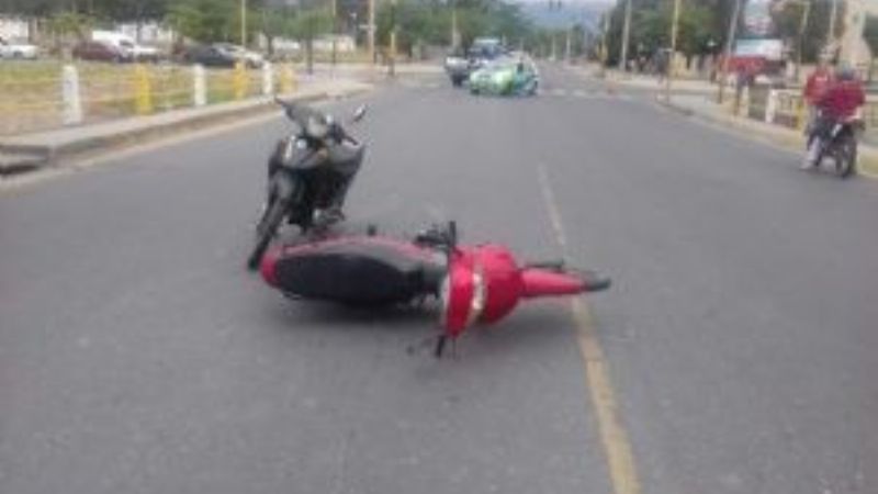 Tres heridos en choque de motos