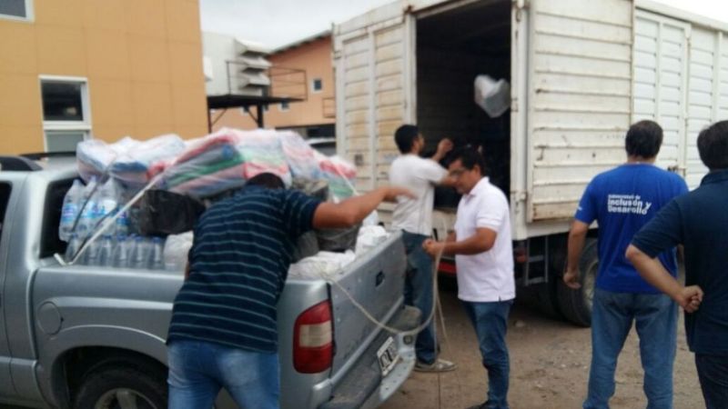 Continúa la entrega de elementos en las zonas inundadas