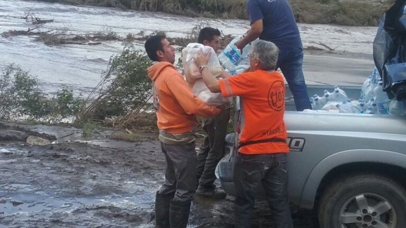 Continúa la entrega de elementos en las zonas inundadas