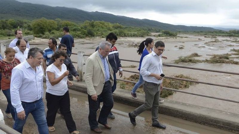 La Gobernadora recorrió Paclín y supervisó tareas de asistencia