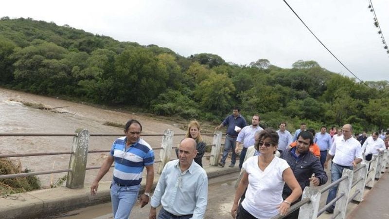 La Gobernadora recorrió Paclín y supervisó tareas de asistencia