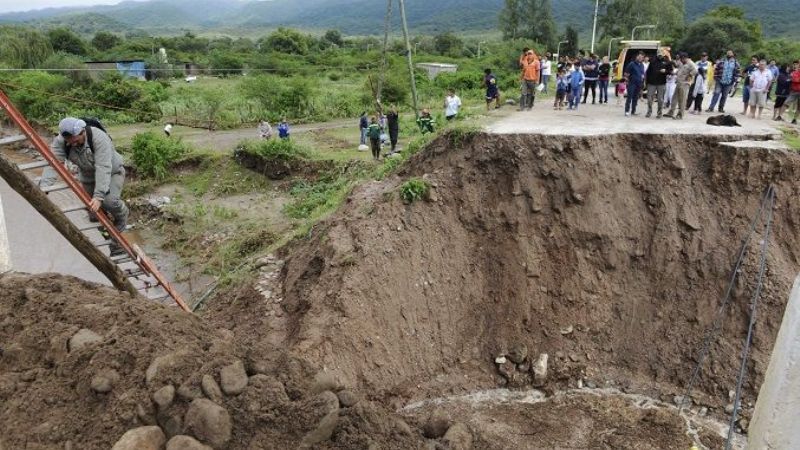 La Gobernadora recorrió Paclín y supervisó tareas de asistencia