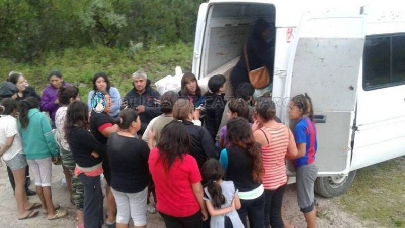 Policías llevaron ayuda a los damnificados por el temporal