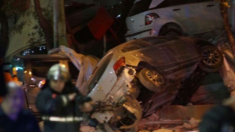 Se derrumbó una concesionaria: más de veinte 0 km entre escombros