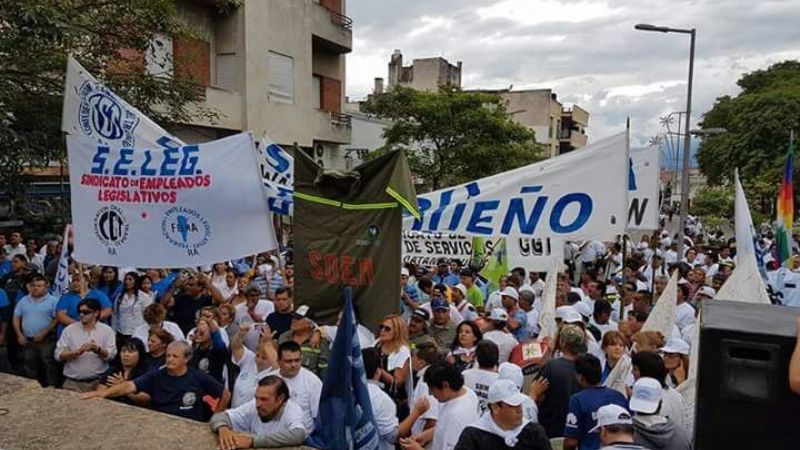 Movilización multitudinaria de gremios en Catamarca