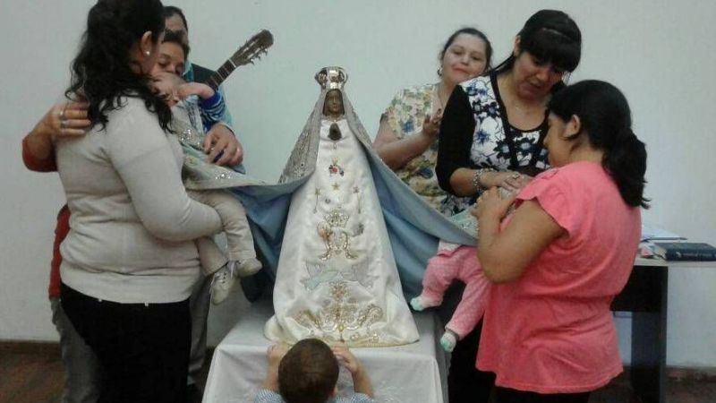 Emotivo encuentro de embarazadas en la Catedral