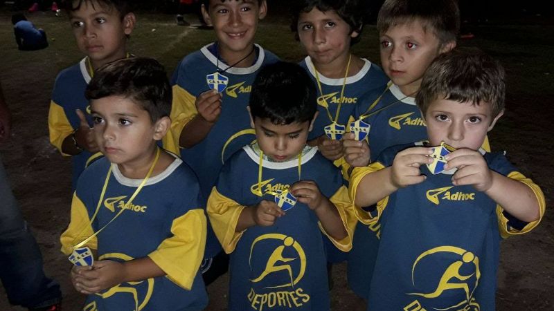 Una multitud disfrutó de las finales del Baby Fútbol en Social Rojas