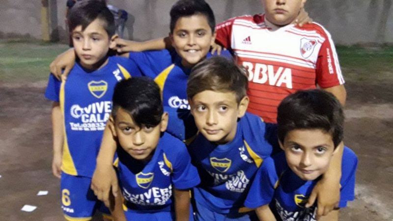 Una multitud disfrutó de las finales del Baby Fútbol en Social Rojas