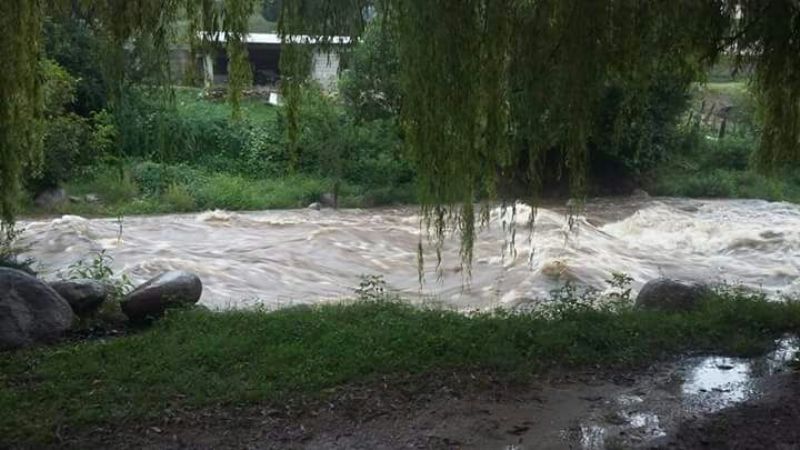 Impresionante crecida del río en Las Juntas