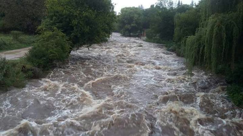 Impresionante crecida del río en Las Juntas