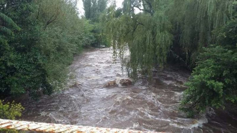 Impresionante crecida del río en Las Juntas
