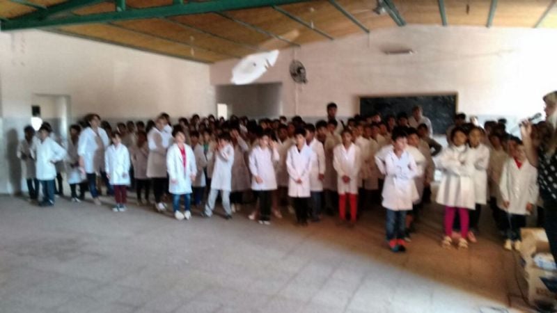 Entrega de guardapolvos en Recreo