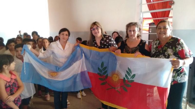 Entrega de guardapolvos en Recreo