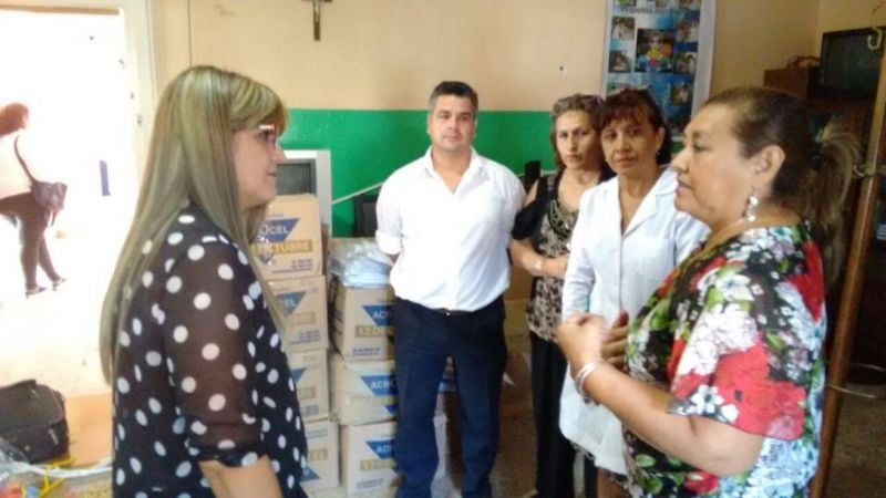 Entrega de guardapolvos en Recreo