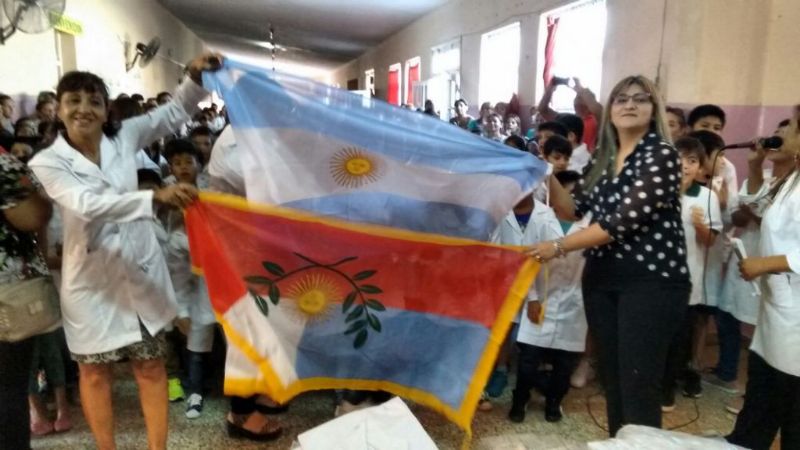 Entrega de guardapolvos en Recreo