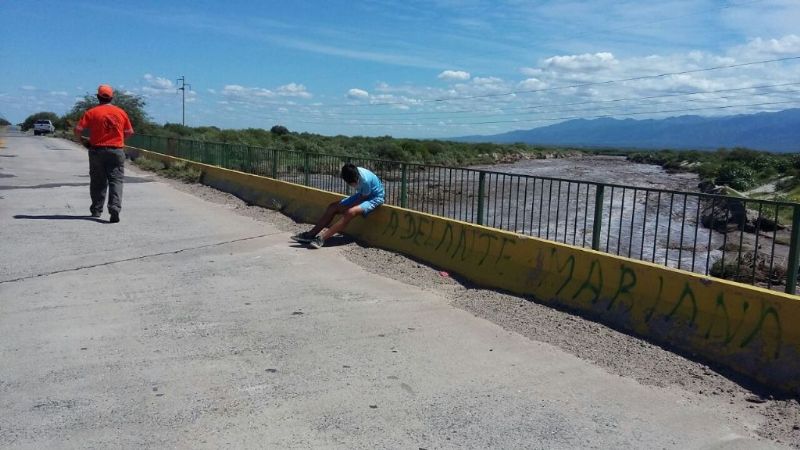 Cortan el tránsito en la Ruta 33 por fuerte crecida del Río Santa Cruz