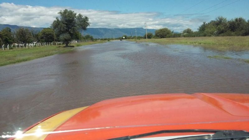 Cortan el tránsito en la Ruta 33 por fuerte crecida del Río Santa Cruz