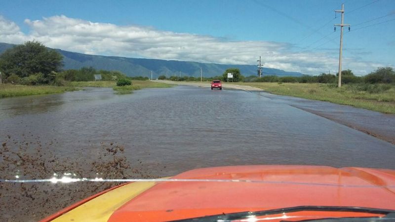 Cortan el tránsito en la Ruta 33 por fuerte crecida del Río Santa Cruz