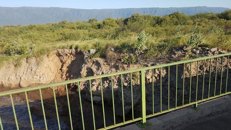 Alerta amarilla en el puente de la Ruta Nacional N°38