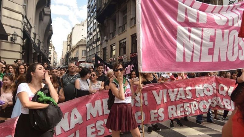 Una multitud marchó por el Día Internacional de la Mujer