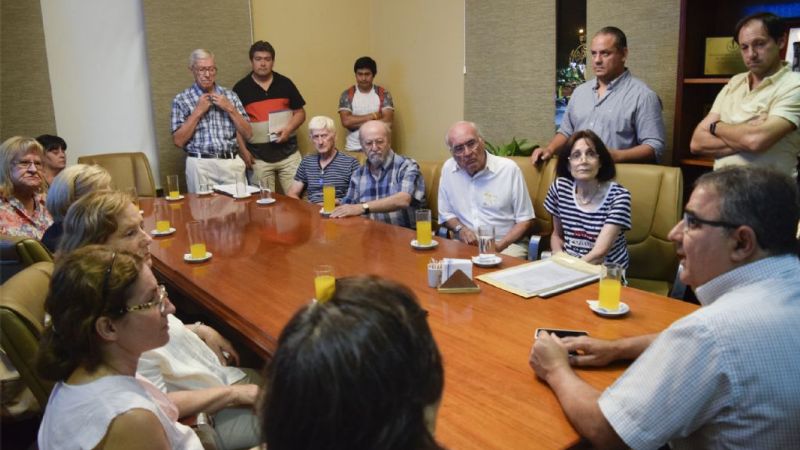 Jalil escuchó a vecinos del barrio Güemes