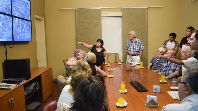 Jalil escuchó a vecinos del barrio Güemes