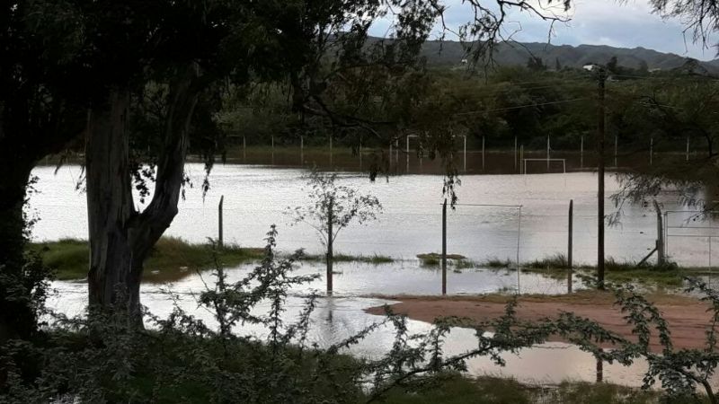 Se inundó la cancha de Parque Daza