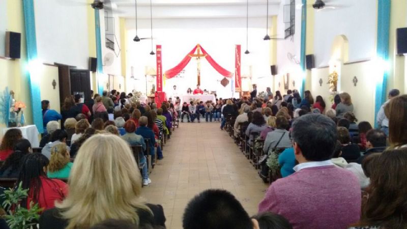 Emotiva ceremonia de Domingo de Ramos en la Parroquia San Roque