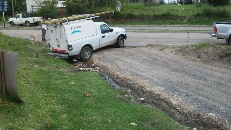 Chocó contra una camioneta de Telecom