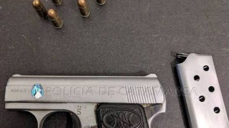 Amenazó con un arma a un empleado de comercio